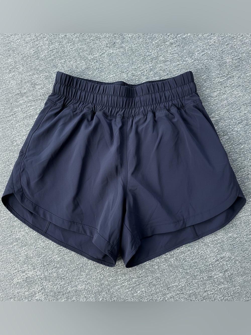 lululemon Track That Mid-Rise 5” Lined Shorts – Navy – Size 4
